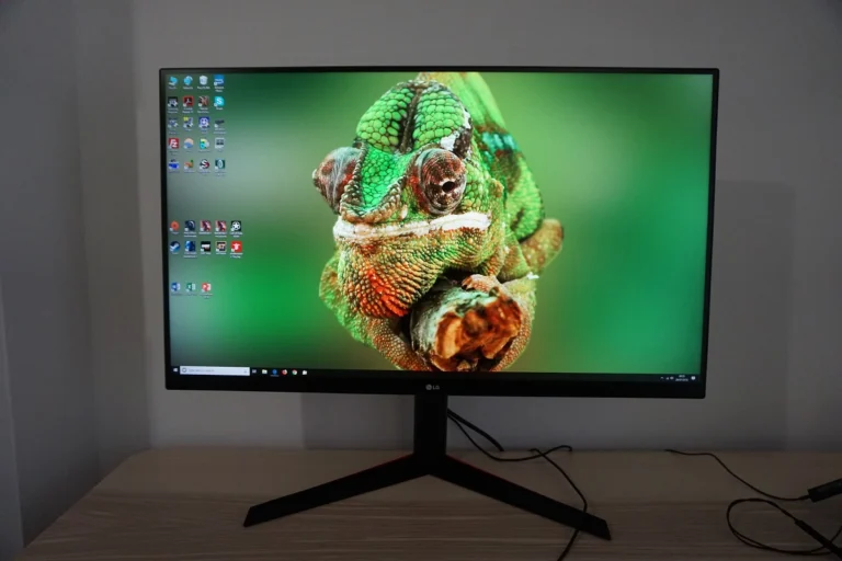 Experience Gaming Excellence with the 31.5″ LG 32GK850F Monitor